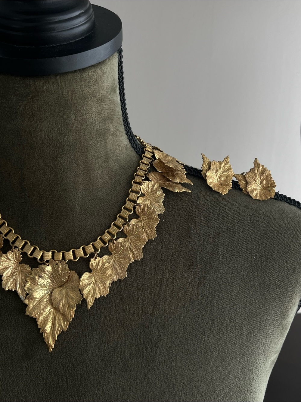 Vintage Miriam Haskell Vine Leaf Droplet Gold Bib Necklace Clip-On Earrings Set